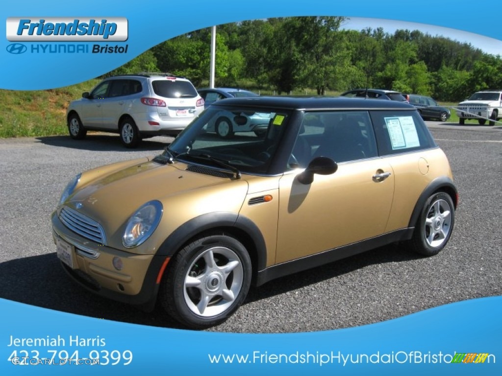 2004 Cooper Hardtop - Solid Gold Metallic / Panther Black photo #3