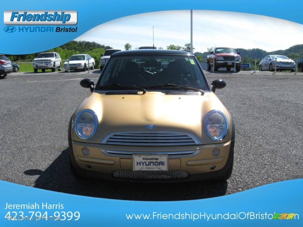 2004 Cooper Hardtop - Solid Gold Metallic / Panther Black photo #4