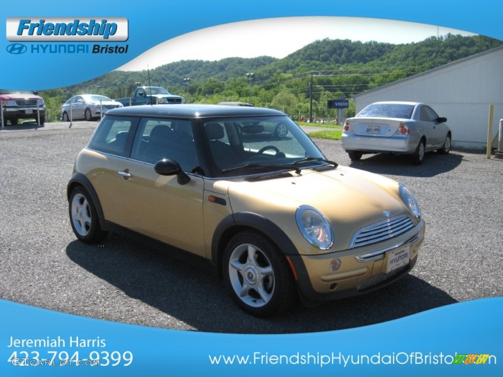 2004 Cooper Hardtop - Solid Gold Metallic / Panther Black photo #5