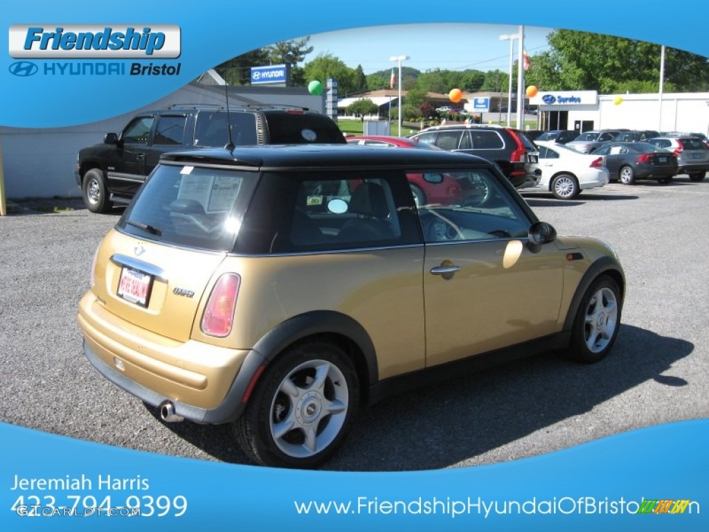 2004 Cooper Hardtop - Solid Gold Metallic / Panther Black photo #7