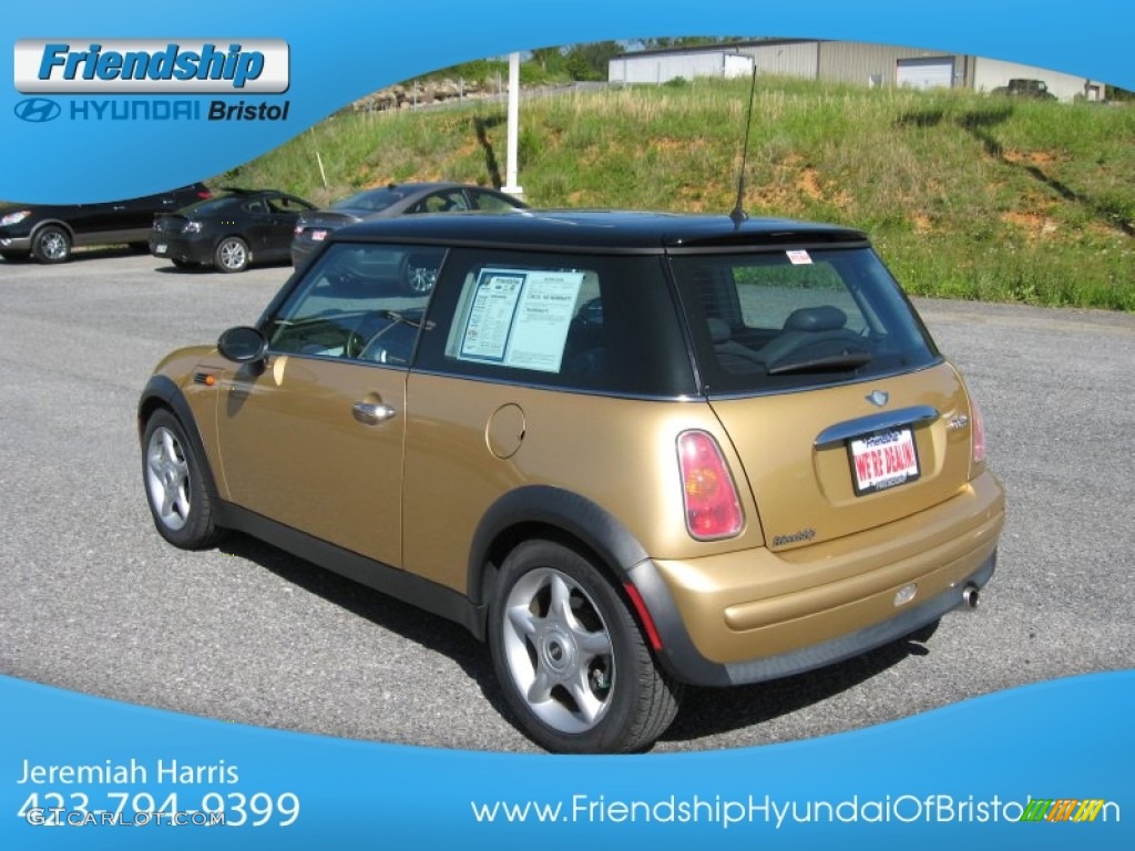 2004 Cooper Hardtop - Solid Gold Metallic / Panther Black photo #9