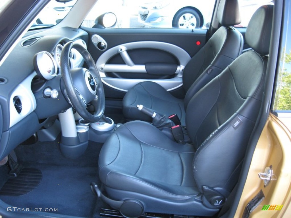 2004 Cooper Hardtop - Solid Gold Metallic / Panther Black photo #16