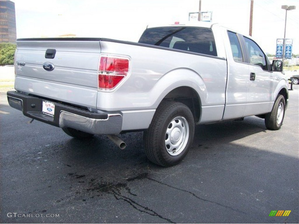 2010 F150 XL SuperCab - Ingot Silver Metallic / Black photo #3