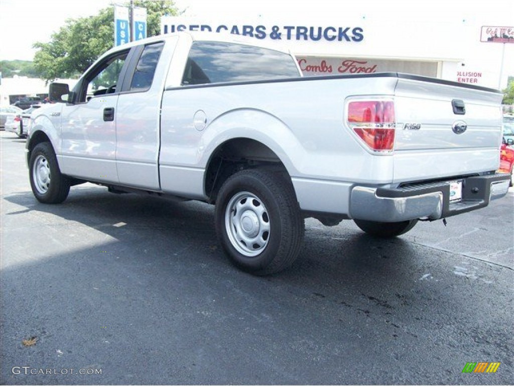 2010 F150 XL SuperCab - Ingot Silver Metallic / Black photo #5