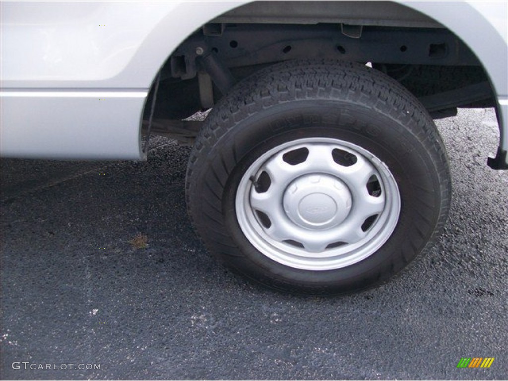 2010 F150 XL SuperCab - Ingot Silver Metallic / Black photo #6