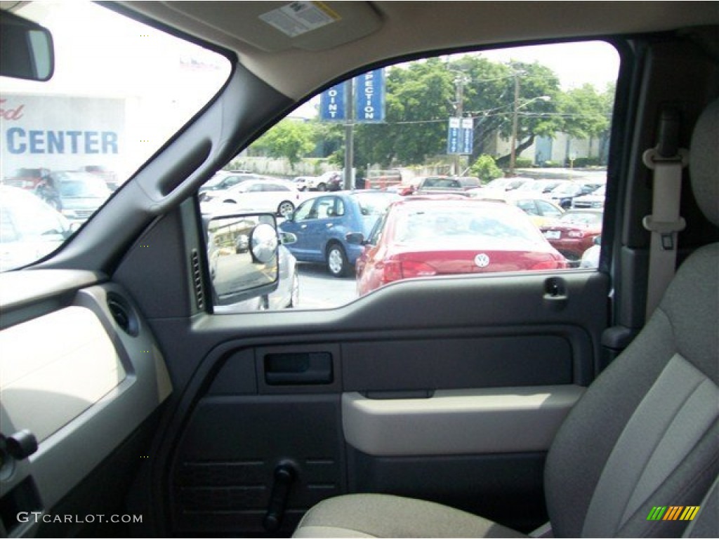2010 F150 XL SuperCab - Ingot Silver Metallic / Black photo #8