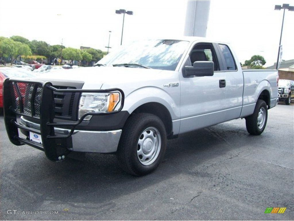 2010 F150 XL SuperCab - Ingot Silver Metallic / Black photo #15