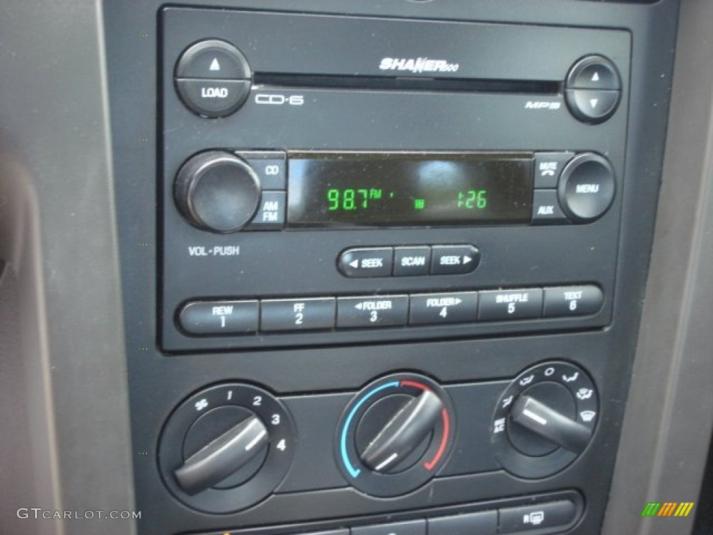 2006 Ford Mustang GT Premium Coupe Audio System Photo #65087351