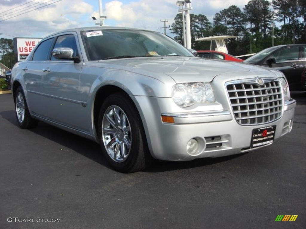 2005 300 C HEMI - Bright Silver Metallic / Dark Slate Gray/Light Graystone photo #1