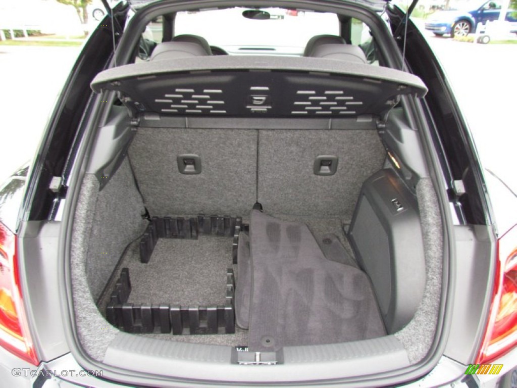 2012 Volkswagen Beetle Turbo Trunk Photo #65091695
