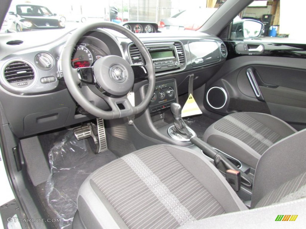 Titan Black Interior 2012 Volkswagen Beetle Turbo Photo #65093611