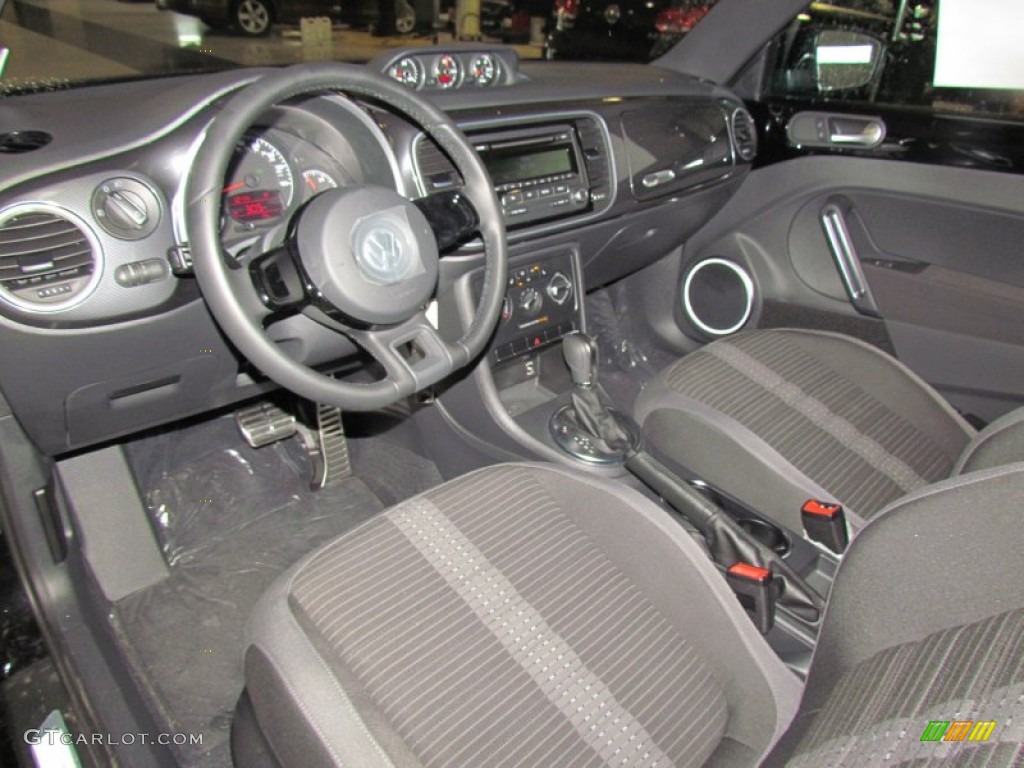 Titan Black Interior 2012 Volkswagen Beetle Turbo Photo #65093662