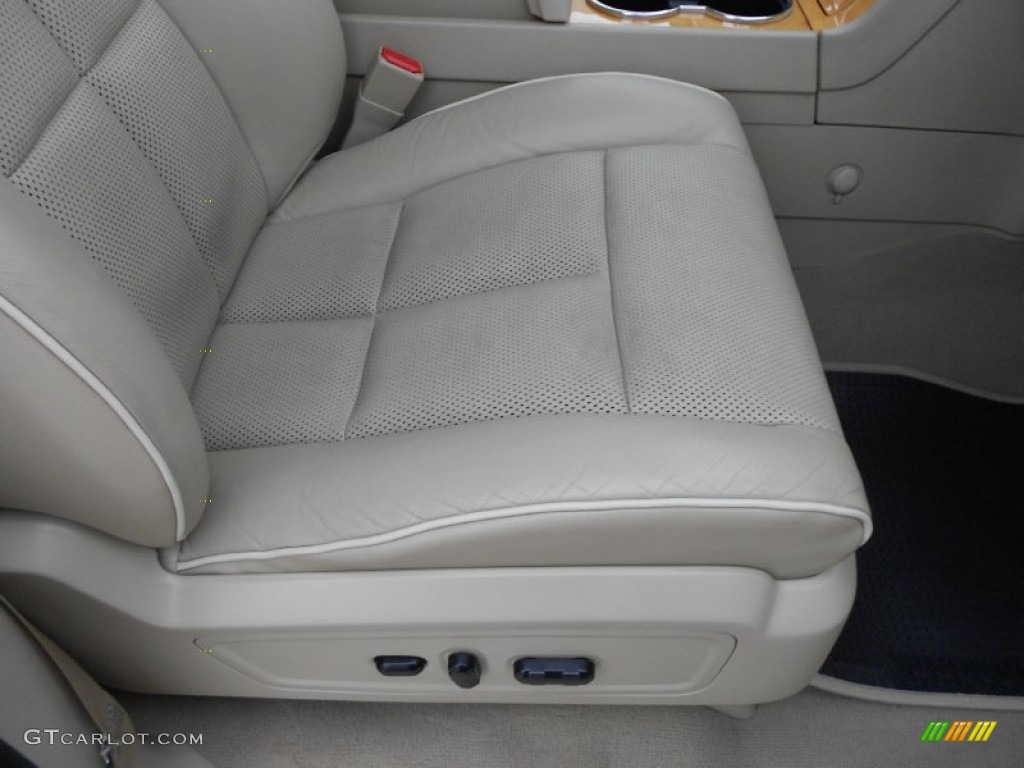 2009 Lincoln Navigator Standard Navigator Model Front Seat Photos