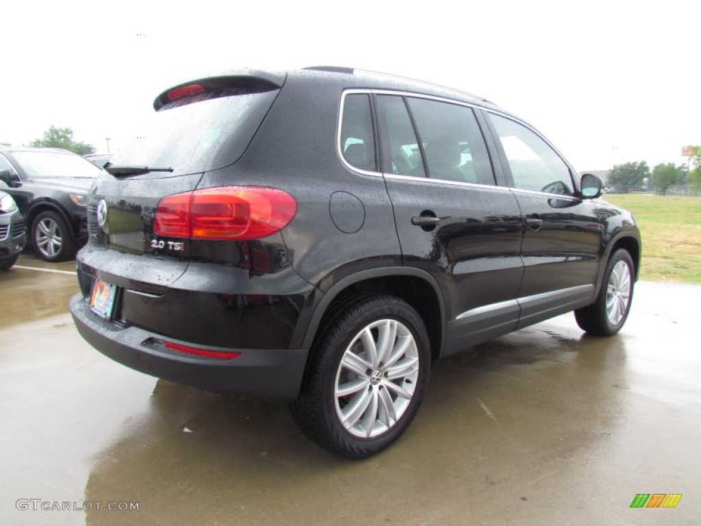 2012 Tiguan SE - Deep Black Metallic / Beige photo #2