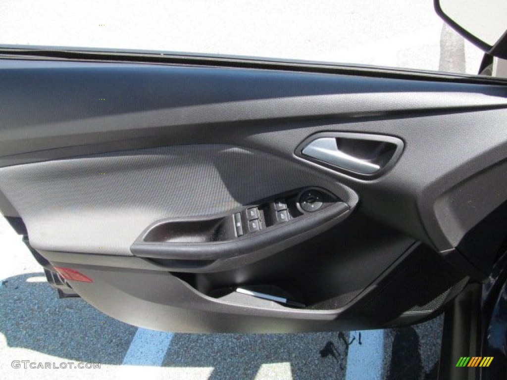 2012 Focus SE 5-Door - Kona Blue Metallic / Charcoal Black photo #12