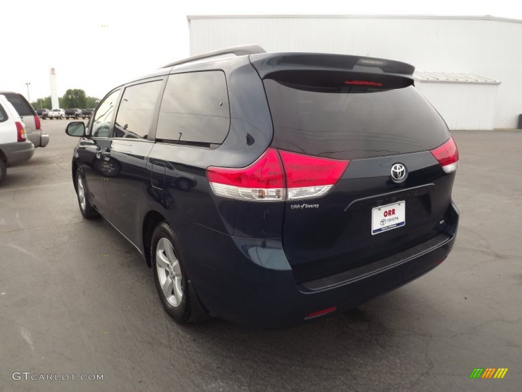 2011 Sienna LE - South Pacific Blue Pearl / Bisque photo #5