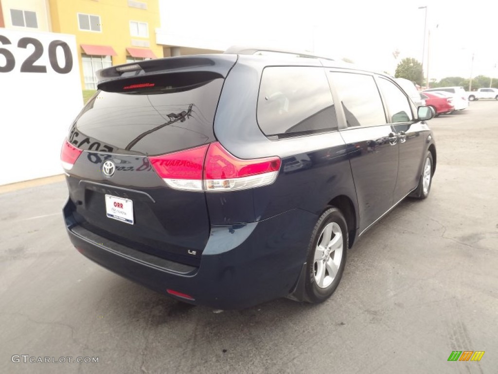 2011 Sienna LE - South Pacific Blue Pearl / Bisque photo #7