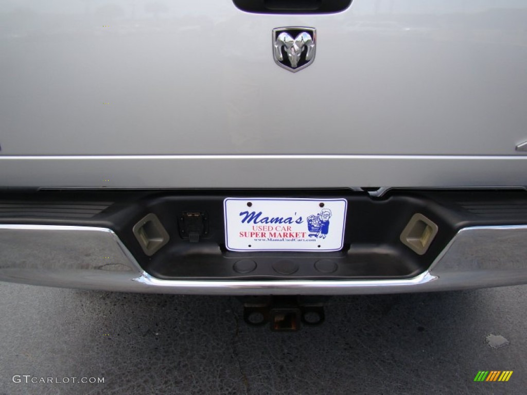 2005 Ram 1500 Laramie Quad Cab 4x4 - Bright Silver Metallic / Dark Slate Gray photo #35