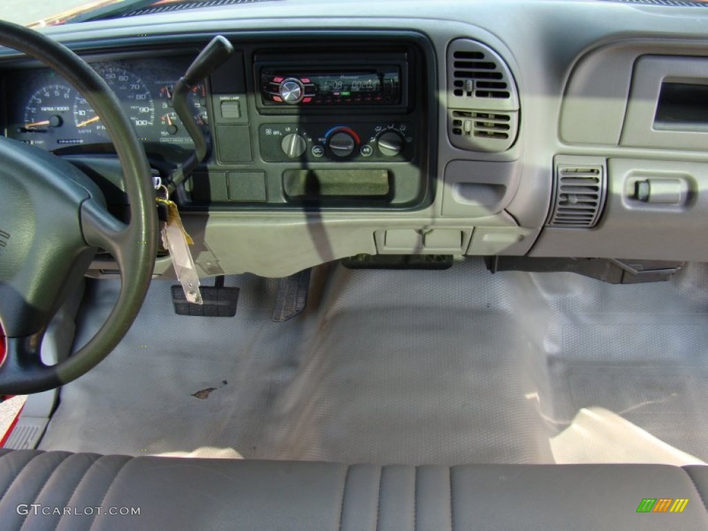 2000 Sierra 2500 SL Regular Cab - Fire Red / Graphite photo #13
