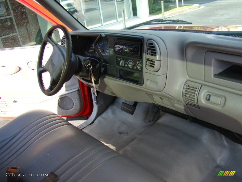 2000 Sierra 2500 SL Regular Cab - Fire Red / Graphite photo #14