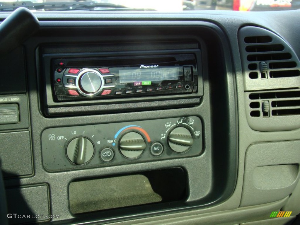 2000 Sierra 2500 SL Regular Cab - Fire Red / Graphite photo #16