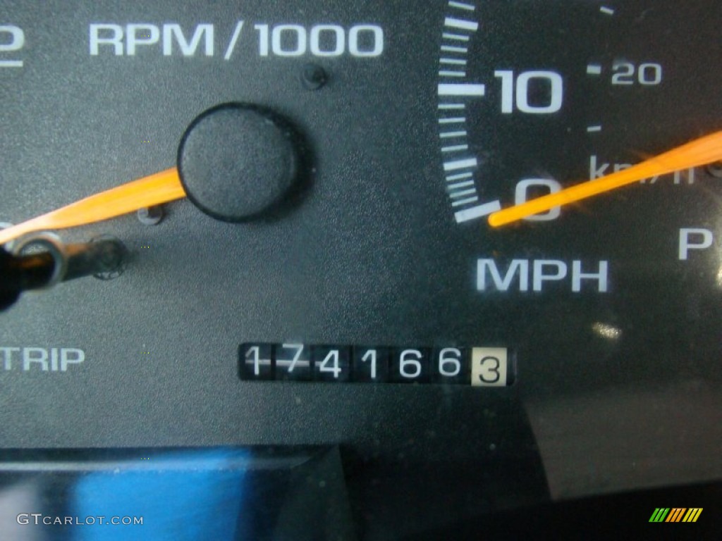 2000 Sierra 2500 SL Regular Cab - Fire Red / Graphite photo #18