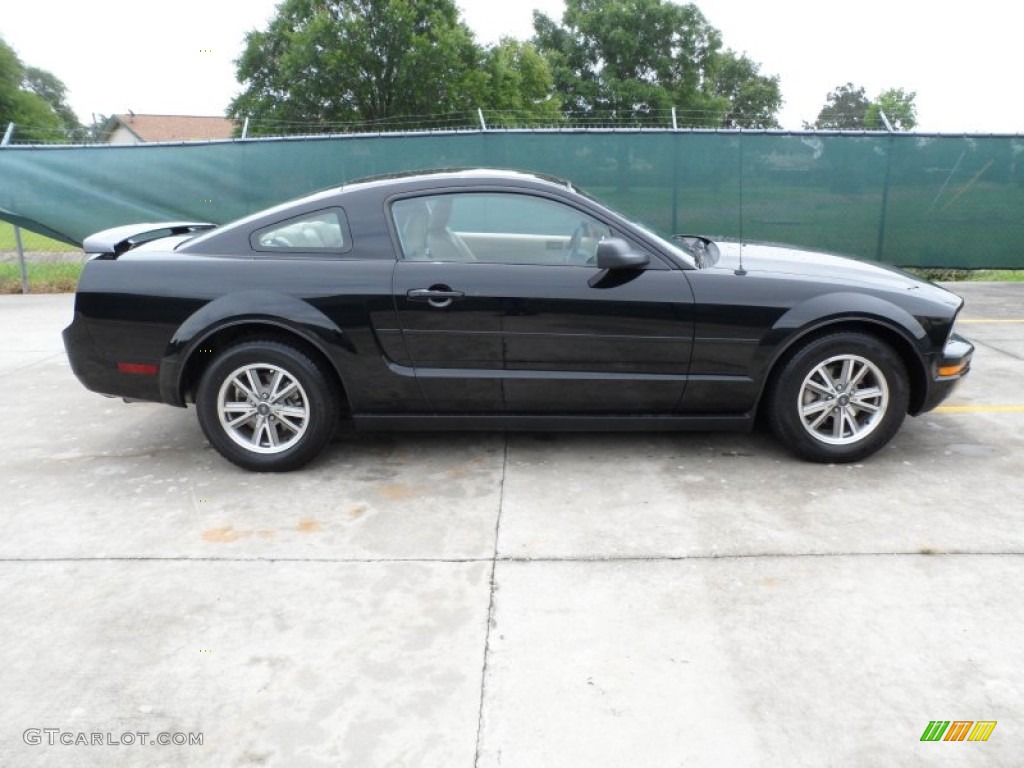 2005 Mustang V6 Premium Coupe - Black / Medium Parchment photo #2