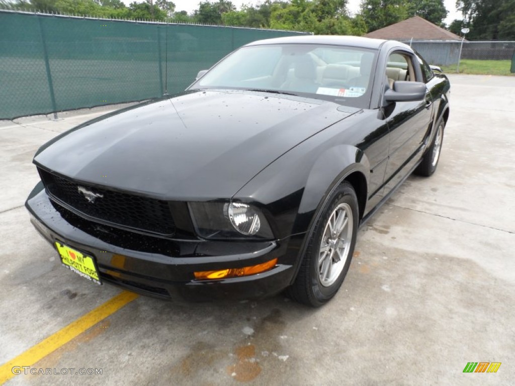 2005 Mustang V6 Premium Coupe - Black / Medium Parchment photo #7
