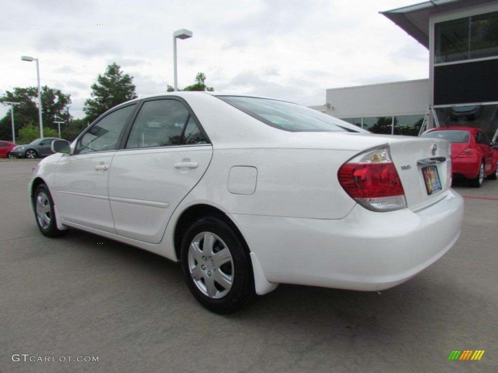 2005 Camry XLE - Super White / Taupe photo #3