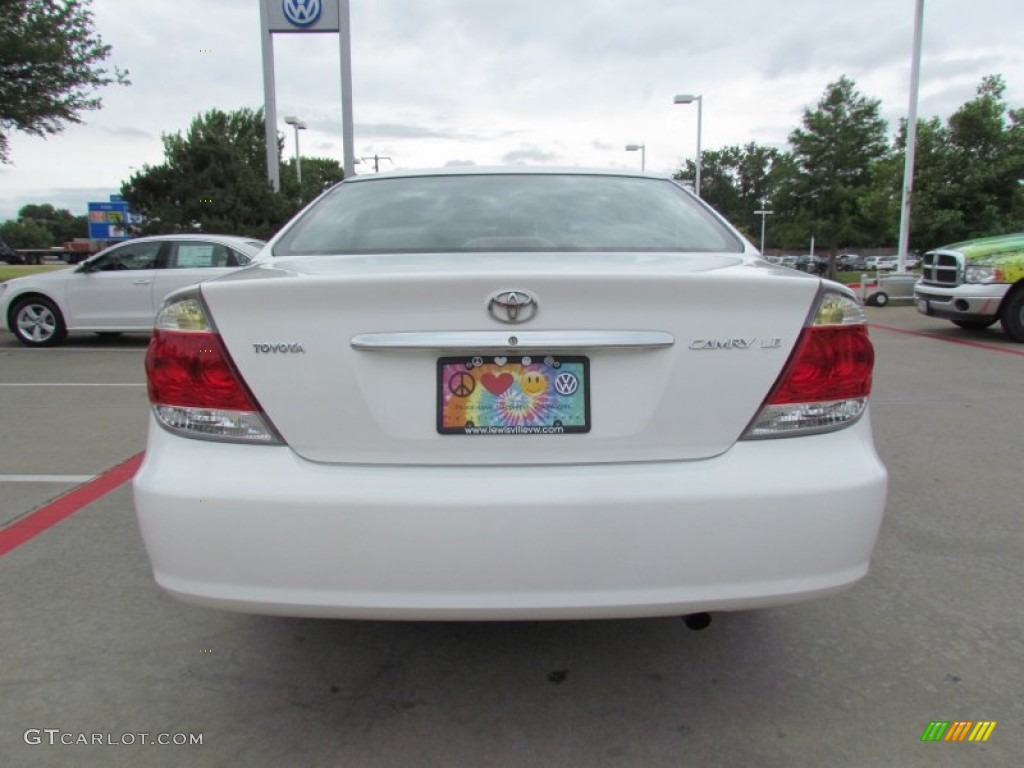 2005 Camry XLE - Super White / Taupe photo #4