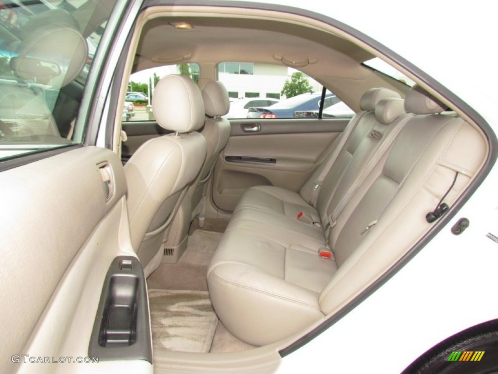 2005 Camry XLE - Super White / Taupe photo #12