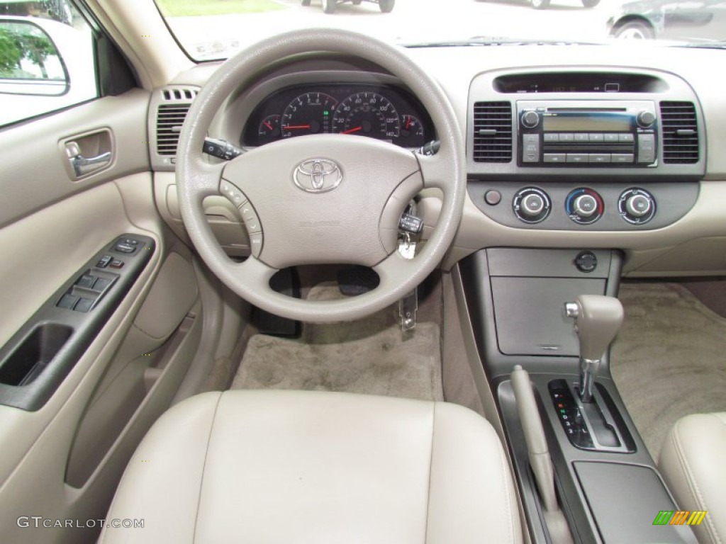 2005 Camry XLE - Super White / Taupe photo #15