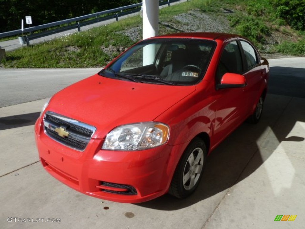 2010 Aveo LT Sedan - Victory Red / Charcoal photo #5