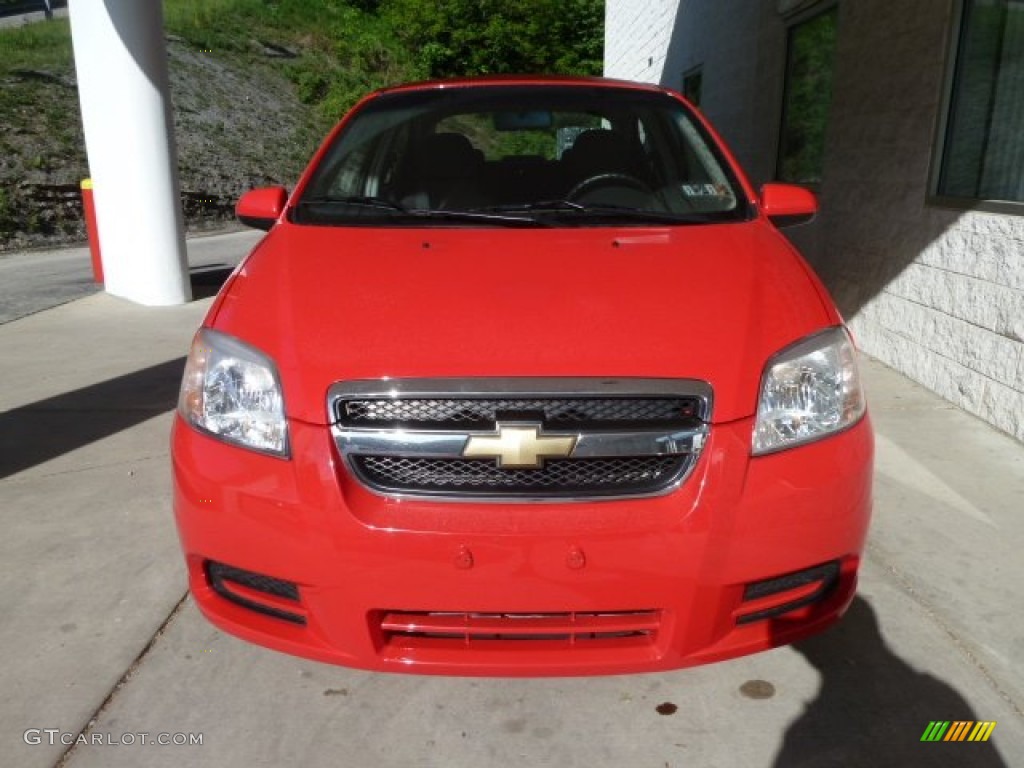 2010 Aveo LT Sedan - Victory Red / Charcoal photo #6