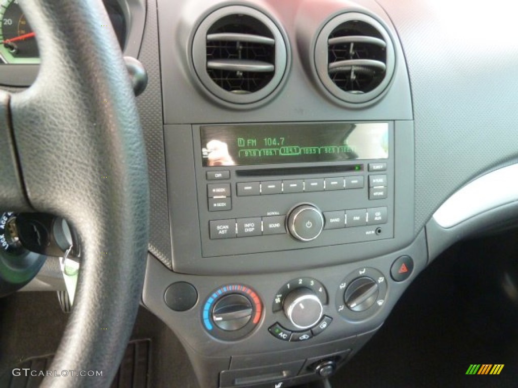 2010 Aveo LT Sedan - Victory Red / Charcoal photo #13