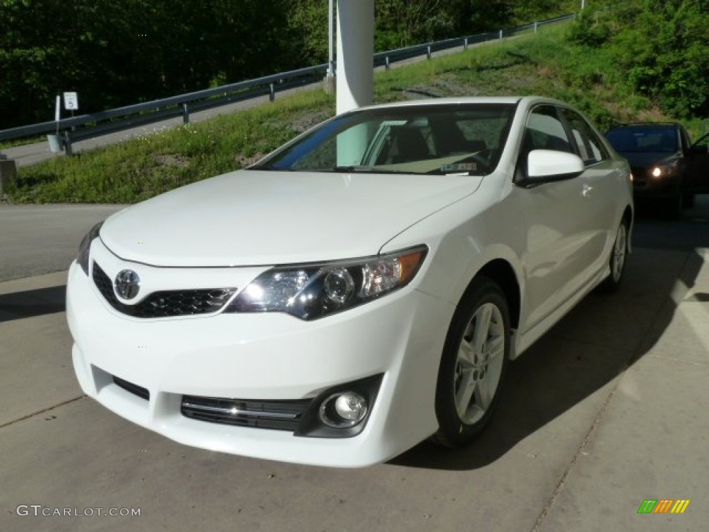 2012 Camry SE - Super White / Black/Ash photo #5