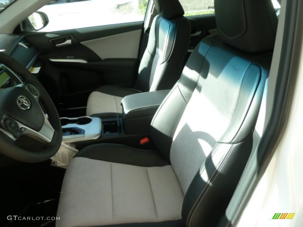 2012 Camry SE - Super White / Black/Ash photo #8