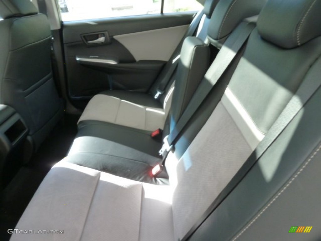 2012 Camry SE - Super White / Black/Ash photo #9