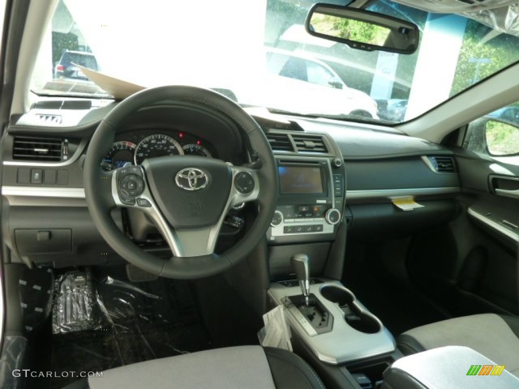 2012 Camry SE - Super White / Black/Ash photo #10