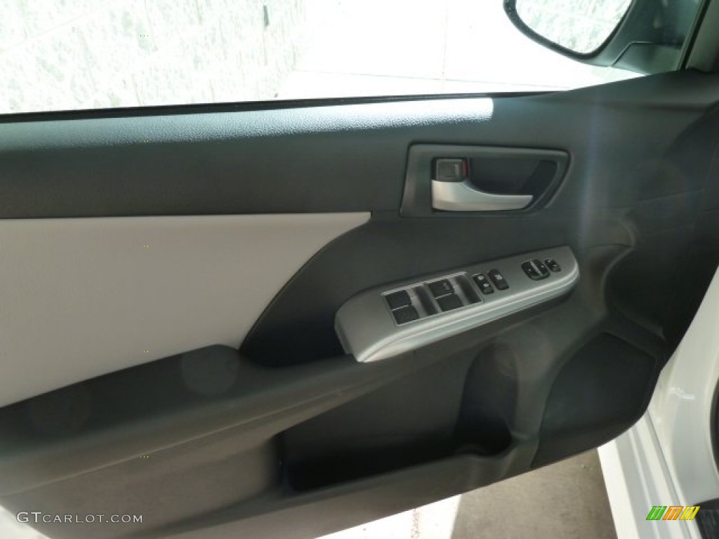 2012 Camry SE - Super White / Black/Ash photo #11