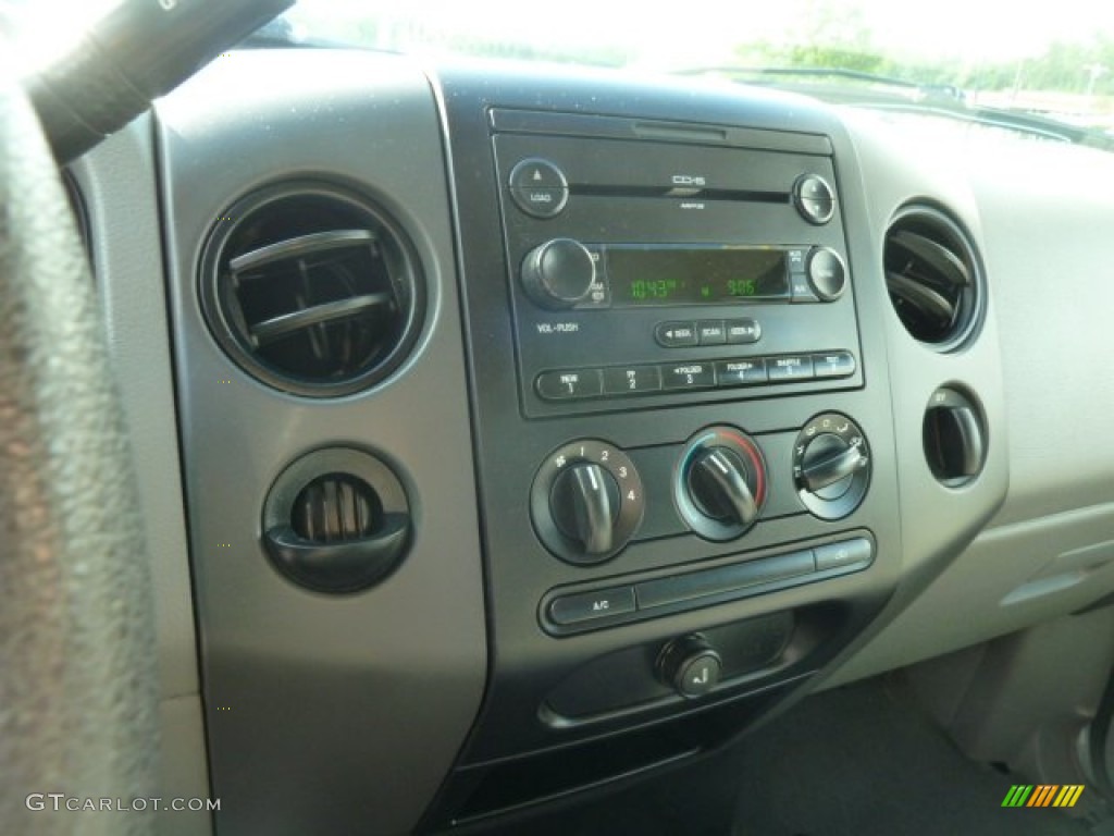 2005 F150 STX SuperCab 4x4 - Silver Metallic / Medium Flint Grey photo #7