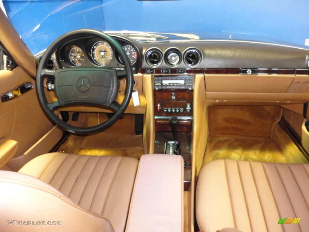 1986 Mercedes-Benz SL Class 560 SL Roadster Palomino Dashboard Photo #65128192