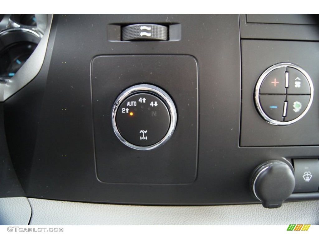 2008 Chevrolet Silverado 1500 LT Extended Cab 4x4 Controls Photo #65130564