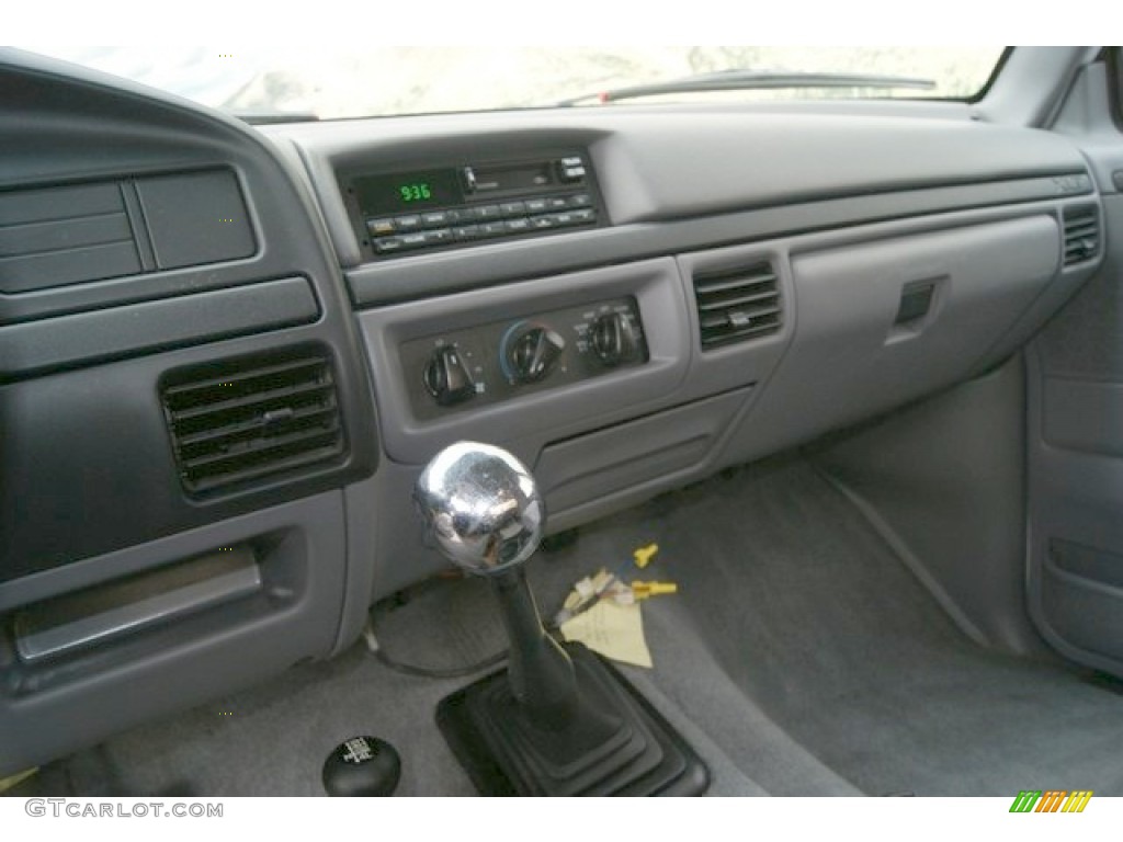 1997 F250 XLT Extended Cab 4x4 - Oxford White / Medium Graphite photo #9