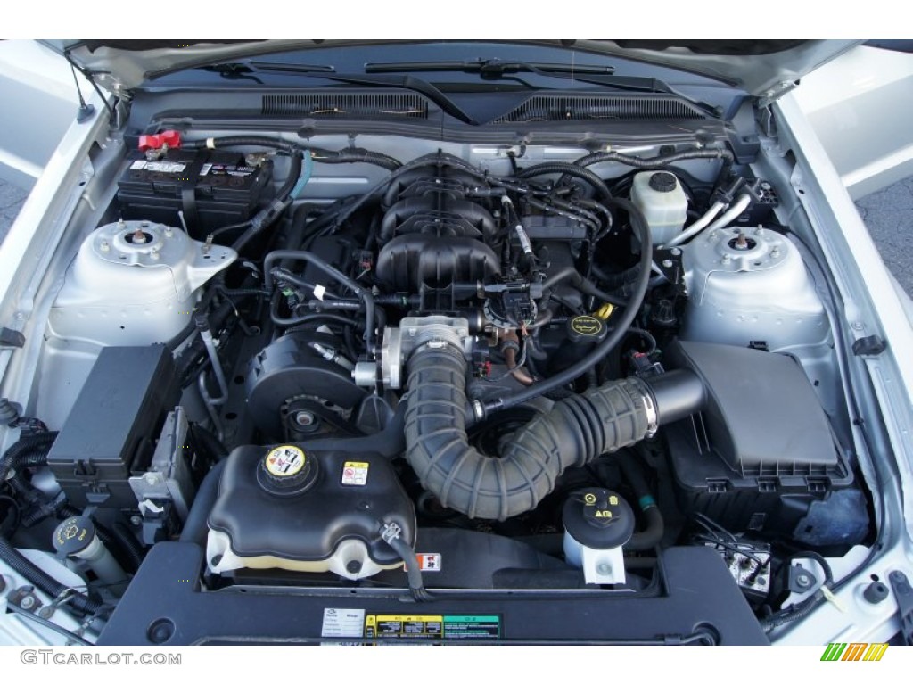 2005 Mustang V6 Premium Coupe - Satin Silver Metallic / Dark Charcoal photo #15