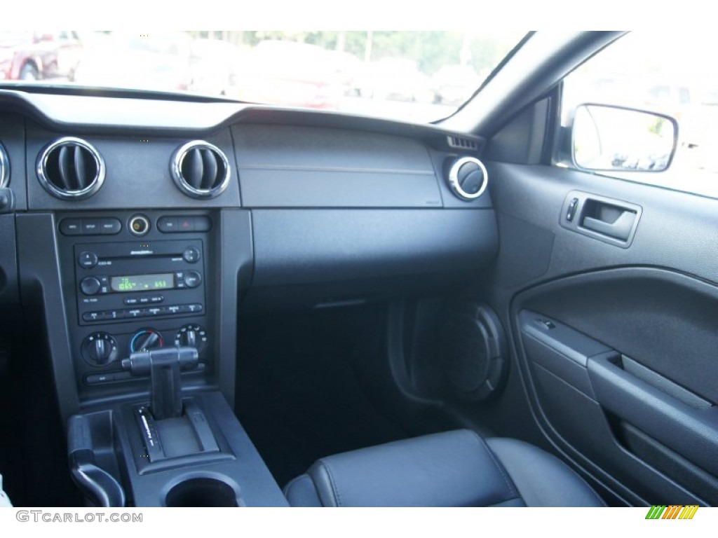 2005 Mustang V6 Premium Coupe - Satin Silver Metallic / Dark Charcoal photo #28