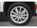 Candy White - Tiguan SE Photo No. 9
