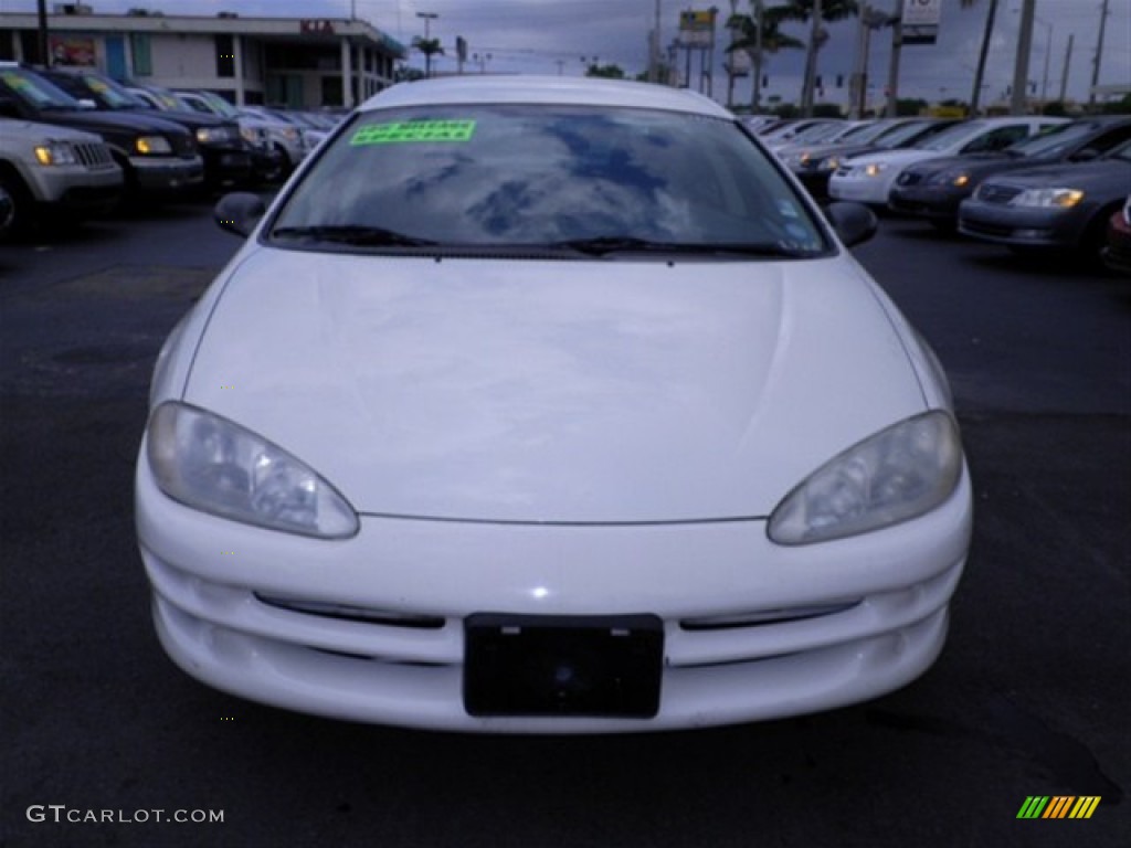2003 Intrepid SE - Stone White / Dark Slate Gray photo #3