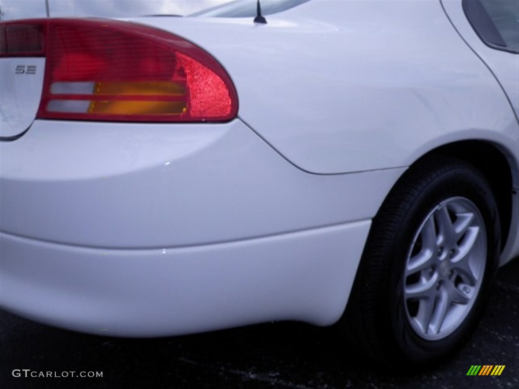 2003 Intrepid SE - Stone White / Dark Slate Gray photo #10