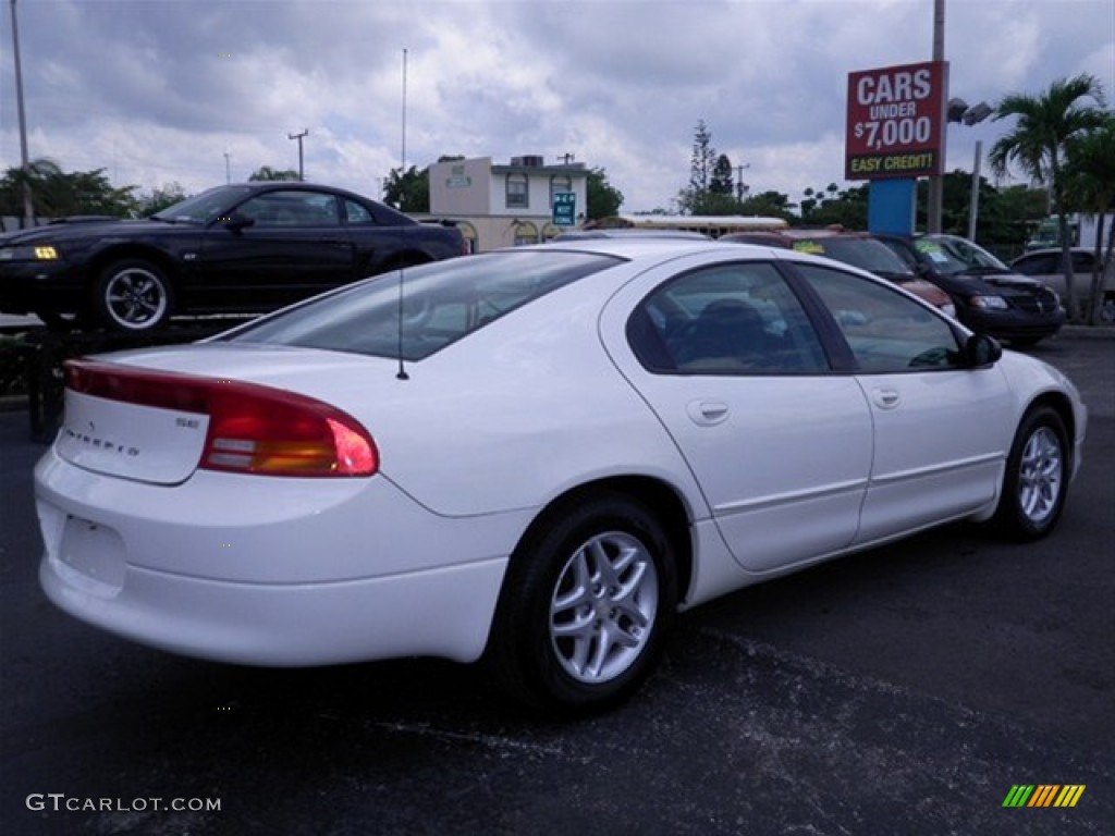 2003 Intrepid SE - Stone White / Dark Slate Gray photo #11